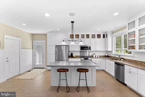 Kitchen - 10 Crouch St, Sterling, VA 20165 photo 6 of 7