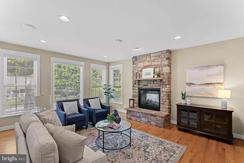 Living - 10 Crouch St, Sterling, VA 20165 photo 2 of 3