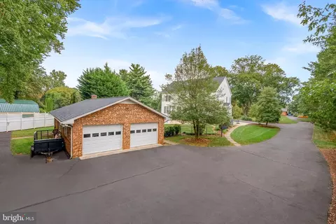 Exterior - 10 Crouch St, Sterling, VA 20165 photo 16 of 16