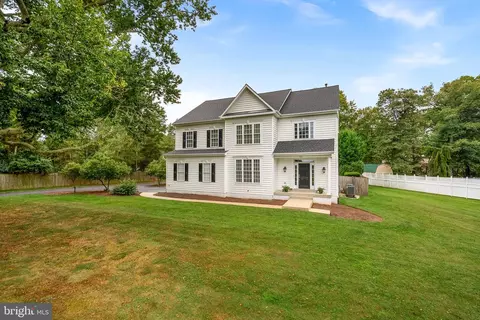 Exterior - 10 Crouch St, Sterling, VA 20165 photo 2 of 16