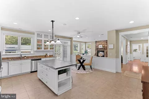 Kitchen - 10 Crouch St, Sterling, VA 20165 photo 4 of 7