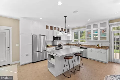 Kitchen - 10 Crouch St, Sterling, VA 20165 photo 2 of 7