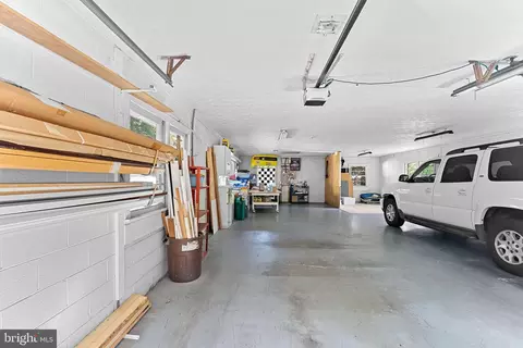 Exterior - 10 Crouch St, Sterling, VA 20165 photo 6 of 16