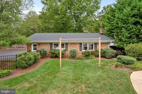 Exterior - 10 Crouch St, Sterling, VA 20165 photo 13 of 16