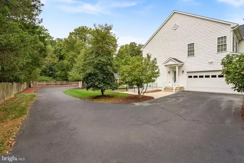 Exterior - 10 Crouch St, Sterling, VA 20165 photo 14 of 16