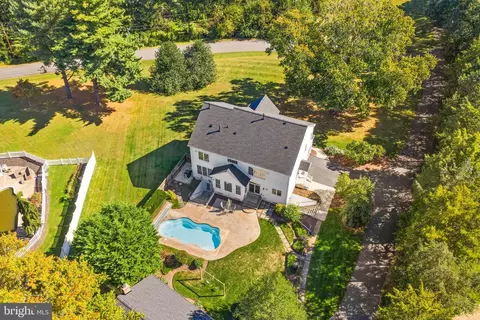 View/Area - 10 Crouch St, Sterling, VA 20165 photo 2 of 15