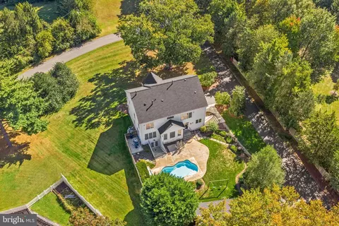10 Crouch St, Sterling, VA 20165