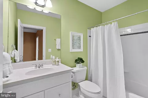 Bath - 10 Crouch St, Sterling, VA 20165 photo 8 of 8