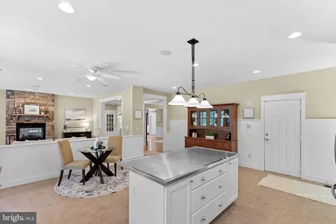 Kitchen - 10 Crouch St, Sterling, VA 20165 photo 5 of 7