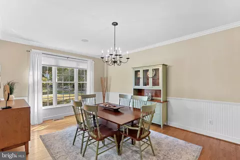 Dining - 10 Crouch St, Sterling, VA 20165 photo 2 of 3