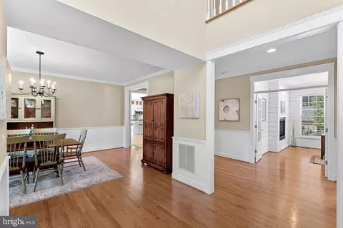 Entry Way - 10 Crouch St, Sterling, VA 20165 photo 4 of 7