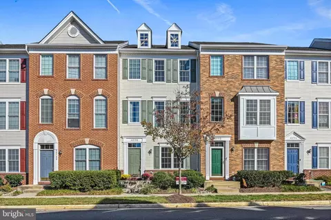 42790 Sykes Ter, Chantilly, VA 20152