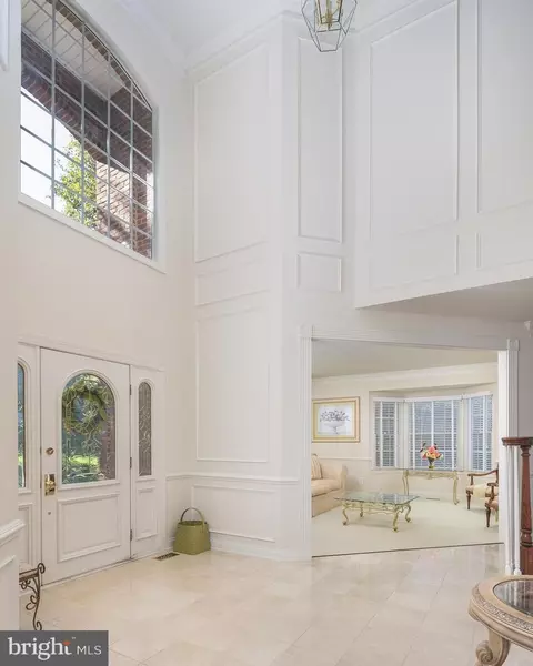 19685 Stanford Hall Pl, Ashburn, VA 20147