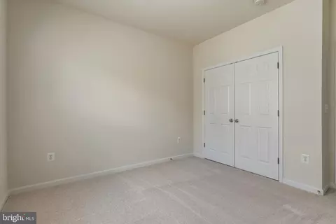 Bedroom - 43841 Centergate Dr, Ashburn, VA 20148 photo 8 of 10