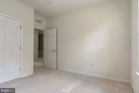 Bedroom - 43841 Centergate Dr, Ashburn, VA 20148 photo 7 of 10