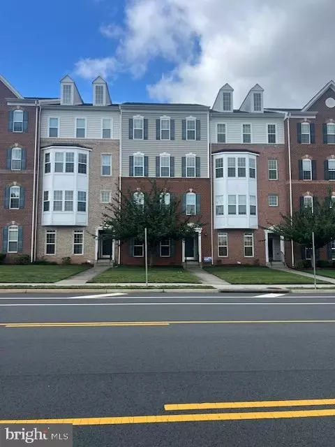 43841 Centergate Dr, Ashburn, VA 20148