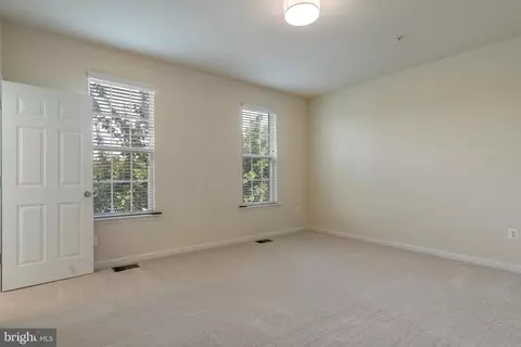 Bedroom - 43841 Centergate Dr, Ashburn, VA 20148 photo 4 of 10