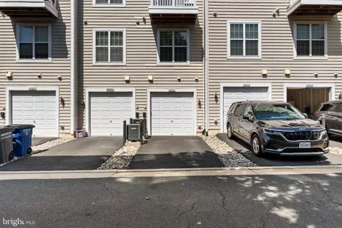 Exterior - 43841 Centergate Dr, Ashburn, VA 20148 photo 2 of 2