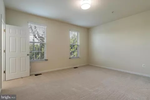 Bedroom - 43841 Centergate Dr, Ashburn, VA 20148 photo 1 of 10