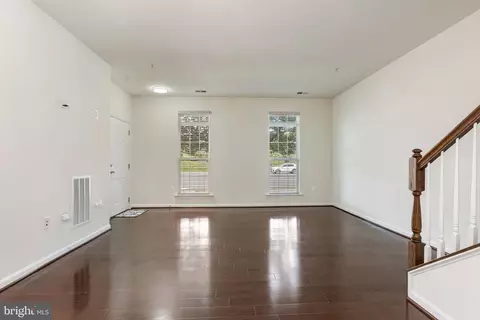 Living - 43841 Centergate Dr, Ashburn, VA 20148 photo 1 of 4