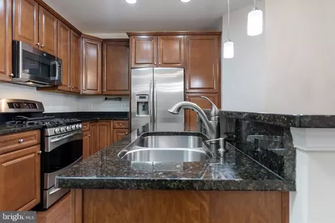 Kitchen - 43841 Centergate Dr, Ashburn, VA 20148 photo 2 of 3
