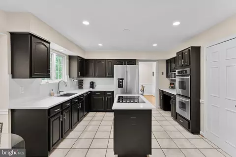 18 Christopher Ln, Sterling, VA 20165 photo 16