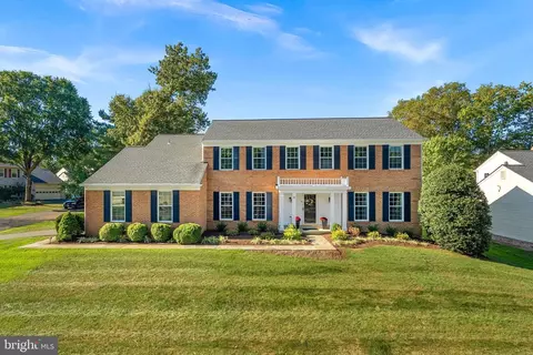 18 Christopher Ln, Sterling, VA 20165