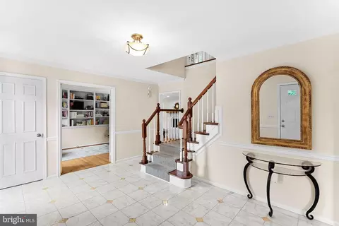 18 Christopher Ln, Sterling, VA 20165 photo 6