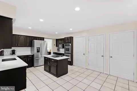 18 Christopher Ln, Sterling, VA 20165 photo 19