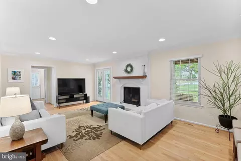 18 Christopher Ln, Sterling, VA 20165 photo 21