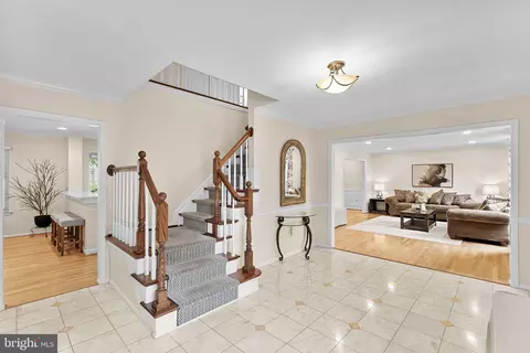 18 Christopher Ln, Sterling, VA 20165 photo 4