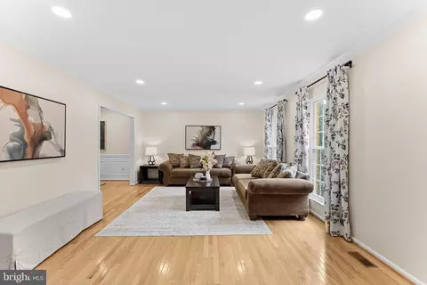 18 Christopher Ln, Sterling, VA 20165 photo 7