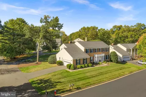 18 Christopher Ln, Sterling, VA 20165 photo 2