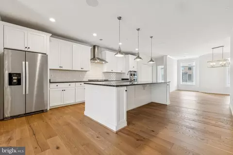 Kitchen - 43186 Mongold Sq, Ashburn, VA 20148 photo 1 of 2