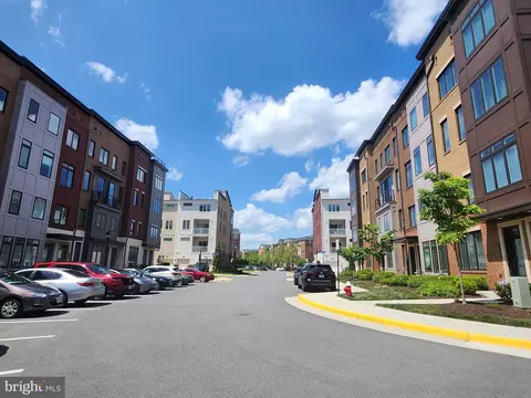 Exterior - 43186 Mongold Sq, Ashburn, VA 20148 photo 2 of 4