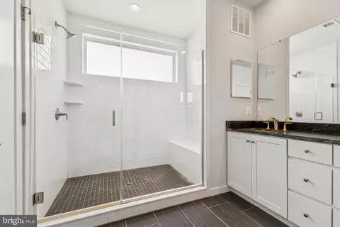 Entry Way - 43186 Mongold Sq, Ashburn, VA 20148 photo 4 of 6