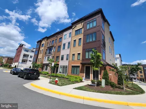 Exterior - 43186 Mongold Sq, Ashburn, VA 20148 photo 1 of 4