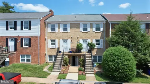 1048 A Brixton Ct, Sterling, VA 20164