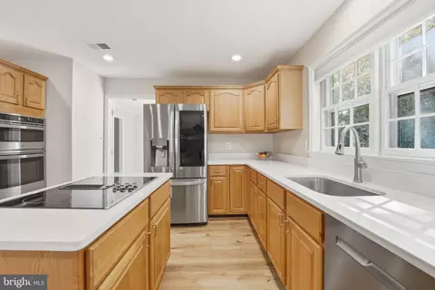 Kitchen - 21507 Tithables Cir, Broadlands, VA 20148 photo 5 of 7