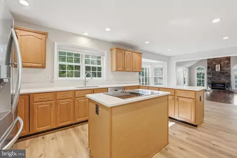 Kitchen - 21507 Tithables Cir, Broadlands, VA 20148 photo 2 of 7
