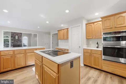 Kitchen - 21507 Tithables Cir, Broadlands, VA 20148 photo 7 of 7