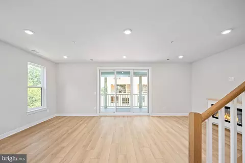Living - 44577 Strabane Ter, Ashburn, VA 20147 photo 4 of 4