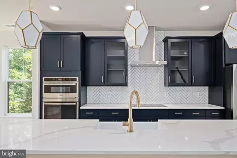 Kitchen - 44577 Strabane Ter, Ashburn, VA 20147 photo 2 of 3