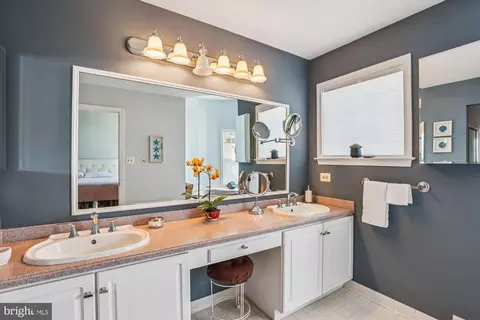 Bath - 20679 Riptide Sq, Sterling, VA 20165 photo 2 of 6
