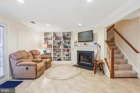 Living - 20679 Riptide Sq, Sterling, VA 20165 photo 2 of 2