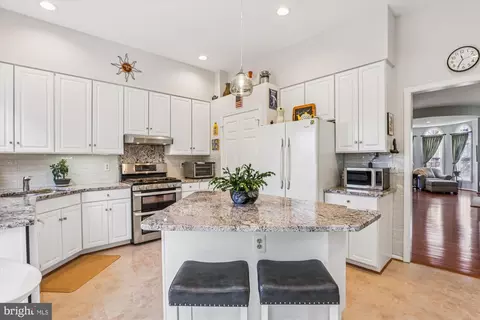 Kitchen - 20679 Riptide Sq, Sterling, VA 20165 photo 2 of 5