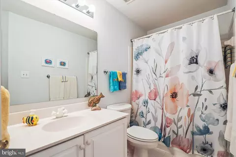 Bath - 20679 Riptide Sq, Sterling, VA 20165 photo 5 of 6