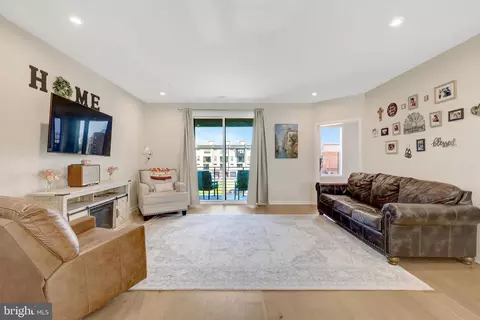 Living - 22088 Midmoore Dr, Ashburn, VA 20148 photo 1 of 1