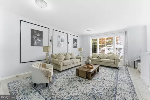 42835 Shaler St, Chantilly, VA 20152