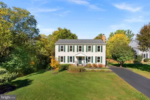 20017 Great Falls Forest Dr, Great Falls, VA 22066